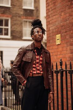 Dress Like A Character, Vogue Photographers, Black Men Fashion Urban, 90s Fashion Men, London Fashion Week Street Style, Street Style Photos, Mens Outfit Inspiration, Fashion Photography Inspiration