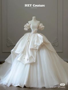 wedding gown aesthetic Beautiful Dresses Wedding, Traditional White Veil, Filipino Debut Dress, Old Fashioned Wedding Dress, Hey Couture, Fairytale Wedding Dresses, Detail Couture, Gowns Dresses Elegant, Gaun Fashion