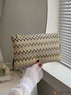 BirdinBag - Straw Bag with Chevron Pattern and Wristlet Beige Mobile Phone Clutch Bag, Beige Mobile Phone Clutch, Beige Handheld Clutch Mobile Phone Bag, Beige Handheld Clutch With Mobile Phone Bag, Handheld Beige Clutch For Mobile Phone, Beige Clutch Cosmetic Bag, Paper Style, Chevron Pattern, Handle Bag