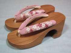 Chinese Shoes, Dr Shoes, Wooden Shoes, Elegant Shoes, Pretty Shoes, Japanese Kimono, Sneaker Heels