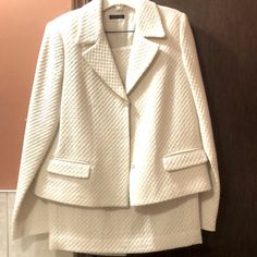 Absolutely Beautiful, Preloved Tahari Skirt Suit. Excellent Condition- Size: 10 - White- 2 Pc- This Stylish And Classy Suit Is Fully Lined/ Front Hidden Snap Closure- Skirt Has Back Zipper And Split. See Photos For Measurements. Smoke Free Home. White Fitted Skirt Suit For Office, Tailored Beige Elegant Skirt Suit, Luxury White Skirt Suit For Work, Luxury Tailored White Skirt Suit, Luxury White Skirt Suit For Semi-formal Occasions, White Skirt Suit, Classy Suits, Skirt Sets, White Skirt