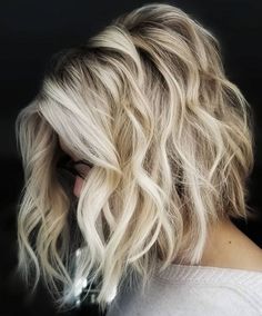 Blonde 2024, Short Blonde Hair Ideas, Ash Blonde Short Hair, Short Hair Waves, Blonde Hair Ideas, Short Hair Highlights, Short White Hair, Silver Blonde Hair, Blonde Wavy Hair