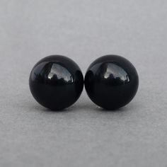 This round pair of 12mm jet black stud earrings has been created using Mystic Black Swarovski pearls. Each large pair of coloured glass pearl studs arrives individually gift wrapped, making these stud earrings the perfect gift. All of the fittings used to create these everyday post earrings are Sterling silver. To ensure they remain safely in place, these versatile earrings are fitted with a pair of butterfly backs. Your everyday jewellery will arrive gift wrapped and ready to present as a gift or enjoy as a treat to yourself. To ensure their safe arrival, all of my parcels are packaged with care. --------------------- Matching items available --------------------- Black onyx pendant necklace: https://www.etsy.com/listing/120777887 Black onyx bracelet: https://www.etsy.com/listing/12303786 Classic Black Clip-on Earrings As Gift, Classic Black Clip-on Earrings For Gift, Chunky Jewellery, Everyday Jewellery, Black Stud Earrings, Black Onyx Bracelet, Black Stud, Jewellery Gifts, Chunky Jewelry