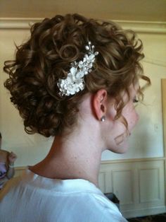 Naturally Curly Updo, Curly Natural Curls, Trendy We Fryzurach, Curly Hair Photos, Curly Updo, Simple Wedding Hairstyles, Best Wedding Hairstyles, Trendy Wedding Hairstyles