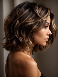 32 Melting ideas for Honey Brown hair: Create Your Unique Style! Honey Brown Hair Highlights, Wavy Lob Haircut, Brown Curls