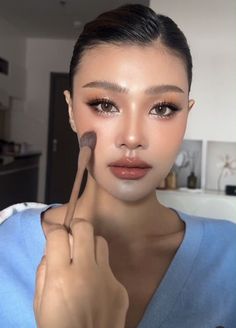 Philippine Makeup Look, Makeup For Hooded Eyes Asian, Make Up Formal Event, Make Up Ideas For Asian Eyes, Makeup Inspo For Round Face, Soft Makeup For Brown Skin, Makeup For Hooded Asian Eyes, Thai Makeup Looks Glam, Thai Soft Glam Makeup