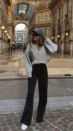 Italy Inspired Outfits Winter, Simple Winter Fashion Outfits, Europe Outfit Ideas Winter, Cute Outfits For Italy In Winter, Italy Fits Fall, Black Slacks Fall Outfit, Paris Outfit Ideas Winter Casual, Outfit For Europe Winter, Cute Comfy Movie Date Outfits