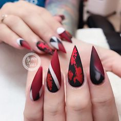 Red And Black Nail, Unghie Nail Art, Stiletto Nail Art, Nails Stiletto, Gothic Nails, Stiletto Nails Designs, Her Nails, Black Nail, Creative Nails