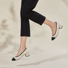 Julie Round-Toe Chunky Heels in Black Beige | VIVAIA Black Chunky Heels, Natural Cushions, Classy Shoes, Shoes Too Big, Deodorizing, Shoe Last, Thick Heel, Comfy Shoes, Heels Black