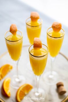 Classic Mimosa Recipe (With A Non-Alcoholic Option) Easter Entertaining Ideas, Brunch Champagne, Mimosas Brunch, Classic Mimosa, Expensive Champagne, Entertaining Dishes, Entertaining Desserts, Sparkling Grape Juice, Mimosa Cocktail