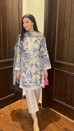 Women Pakistani Suits, Pakistani Kurta Sets For Women, Knee Length Kurti Designs, Desi Look Outfits, Dress For Eid For Women, Pakistani Simple Suit Design, Pakistani Suits Simple, Pakistani Cotton Suits Summer, Pakistani Kurti Designs Casual Summer