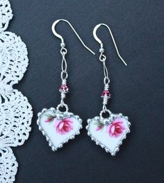 Earrings Broken China Jewelry Hearts Pink by Robinsnestcreation1 Stainglass Jewelry, Stained Glass Soldering, Glass Soldering, Broken Porcelain, China Earrings, Epoxy Jewelry, China Crafts, Gold Minimalist Jewelry