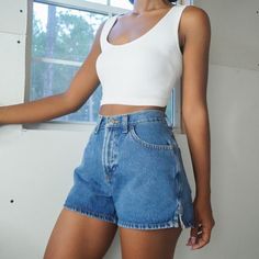 Blue Tank Top Outfit, Short Mom Jeans, Mom Jeans Outfit Summer, Short Mom, Looks Jeans, Ladies Shorts, Looks Pinterest, Mom Jeans Outfit, Tank Top Outfits