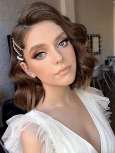 Short Hair Makeup, Prom Makeup Looks, Bridal Makeup Looks, Short Wedding Hair, Penteado Cabelo Curto, Bride Makeup, Bridal Hair And Makeup, Formal Hairstyles, Wedding Hair And Makeup