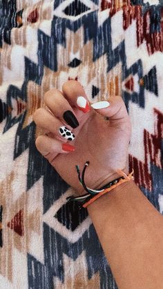 Short Nails Ideas Western, Nail Ideas Punchy, Western Nails Acrylic Simple, Diy Western Nails, Red Western Nail Ideas, Easy Western Nails To Do At Home, Cute Western Christmas Nails, Western Nails Inspiration, Western Acrylic Nail Ideas