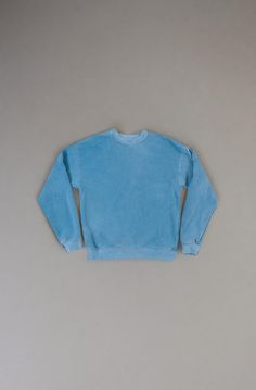 Our classic crew neck sweatshirt in sun washed colors. It's great for everyday pre and post surfing. It is inspired by my own vintage crew neck and can be worn by both men and women. True to size for men and slightly oversize fit for women. 100% Cotton Made in Los Angeles *This garment goes through a unique, pigment dye wash process to mimic a vintage look. Please expect minor variations in color and saturation. These imperfections are intended to make each piece special. Vintage Crew Neck, Beach Tee, Life Expectancy, Sweatshirts Pattern, Blue Waves, Crew Sweatshirts, Athletic Fashion, Vintage Sweatshirt, Vintage Look