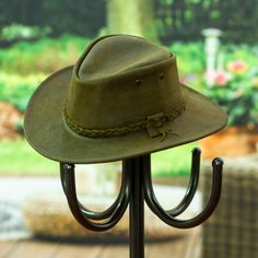 Handcrafted from leather in a stylish olive hue, Gabriela Veronica's newest creation evokes the classic era in each detail meticulously arranged around the design. The hat, made with advanced techniques in Mexico, features a braided accent around the band, finishing with a little ribbon. As a comfortable touch, a polyester textile completes the interior. Adjustable Vintage Leather Hat, Adjustable Curved Brim Hat With Leather Lining, Adjustable Hat With Leather Lining And Curved Brim, Western Hat With Adjustable Leather Lining, Adjustable Western Hat With Leather Lining, Western Hats With Leather Lining And Adjustable Fit, Leather Fedora With Curved Brim For Country Events, Elegant Brown Leather Hat, Leather Brimmed Hat For Country Events