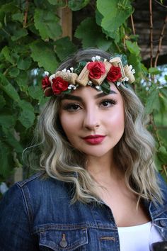 Wine corks on twine halo, made from real used corks!Ties in the back with black ribbon.Perfect for bachelorette parties and birthdays.**Cork and flowers positions might vary on the headband!Tons of more colorful headpieces in stock at:https://www.etsy.com/shop/LoveCarolineO?section_id=15016693 Wine Cork Crown, Cork Crown, Watermelon Costume, Wine Walk, Wine Diy, Wine Cork Ornaments, Wine Cork Art, Wine Glass Candle, Cork Ornaments