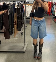 jorts, summer outfit, cute fit, bella hadid, cowboy boots, casual outfit, aesthetic, casual summer fit Fashion Killa Outfits, Outfits Jorts, Killa Outfits, Summer Boots Outfit, Cowboy Boot Outfits, Boots Fit, Fit Fashion, Fashion Fits, Outfits Fashion