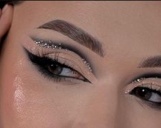 Black Smokey Eye With Gems, White Glitter Eyeshadow Looks, Silver Glitter Makeup Looks, Smoky Eyeliner Look, Makeup Ojos, Angel Makeup, Rhinestone Makeup, Show Makeup, Rave Makeup