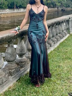 #prom #promdresses #prominspo #beaded #vintagedress #vintagepromdress Evening Prom Dresses, Bead Dress Design, Prom Dress Inspiration Green, Green 90s Prom Dress, Vintage 90s Prom Dress, Funky Prom Dresses, Edgy Prom Dress, Birthday Fit Ideas, Dress Outfits Formal