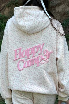 The Happy Camp3r hoodie. Mad Happy Hoodie, Hoodie Wishlist, Spring Oufits, Coquette Hoodie, Preppy Sweaters, Mad Happy, Fashion 2025, Happy Hoodie