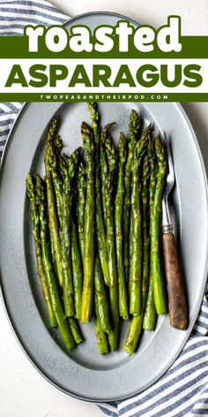 This Roasted Asparagus recipe makes a great Easter side dish for a crowd! This simple vegetable side dish goes great with any meal. Pin this kid-friendly Easter side dish recipe! How To Roast Asparagus, Roast Asparagus, Roasted Asparagus Recipe, Asparagus Recipes Oven, Easy Asparagus Recipes, Asparagus Recipes Baked, Asparagus Recipes Roasted, 200 Calorie, Oven Roasted Asparagus