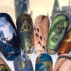 Press On Gel Nails YQL🇨🇦 on Instagram: "When your customer wants HARRY POTTER NAILS ⚡️ . Seriously had way too much fun creating this set. It was hard to narrow down all of the options for what I wanted to do. Love when customer’s allow our creativity to just flow. . Thanks @trivial.soup for this fun order! . #pressonnails #customnails #harrypotternails" Harry Potter Inspired Nails, Fingernails Painted, Art Harry Potter, Harry Potter Halloween, Nail Art Techniques