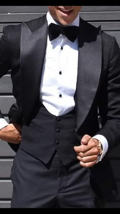 Tuxedo Waistcoat Men, Hollywood Theme Party Outfit, Best Groom Suits, Mens Groom Suit, Black Wedding Suit, Businessman Style, Graduation Suits