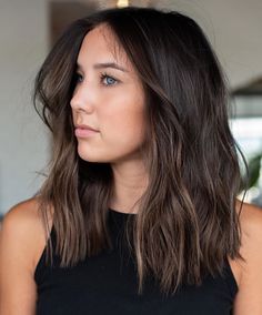 Brown Hair Subtle Highlights, Dark Brunette Hair, Brown Hair Inspo, Dark Brunette, Dark Hair With Highlights, Dark Brown Hair Color, Balayage Brunette, Brown Blonde Hair