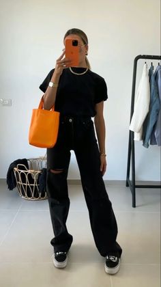 Bar Outfits 2023 Winter, Trending Fashion Outfits 2023, Trendy Black Jeans Outfit, Womens Hypebeast Outfit, Classy Urban Outfits, Basic Oversized Outfit, Colored Purses Outfit, Winter Cute Casual Outfits, Edgy Bar Outfit