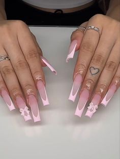 Get your fingertips ready for the most glamorous night of the year with these fabulous New Year’s nails that scream celebration! Heart Design Aesthetic, Pink Acrylic Nails Short, Pink Nails French, French Tip Nails Pink, Monochrome Nails, Nail 2023, Nails Gel Nails, Colored Acrylic Nails