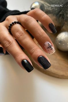 Black Xmas Nails, Black Sparkle Nails, Black Christmas Nails, Christmas Nails 2023, December Nails, Festive Nail Art, Snowflake Nails, Sparkle Nails