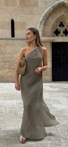 Dress With Flat Sandals, Grey Beach, Dress With Flats, Guest Attire, European Vacation, Flowy Maxi Dress, Looks Chic, Style Maxi Dress, Dress Inspo