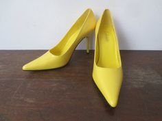 Absolutely killer Frederick's of Hollywood glossy, bright canary yellow sky high stiletto heels in really nice vintage condition! There's actually very little signs of wear inside and out, but as pictured, there's a small scratch on the outside of the right heel. Otherwise no major flaws to note.Gold Frederick's of Hollywood stamp on the insoles, black print inside reads: 8M, 64249, All Man Made Materials, Made in ChinaLabeled as a size 8M, these seem to run pretty true to size. I'm typically a Vintage Yellow Pointed Toe Heels, Retro Yellow High Heels, Yellow Retro High Heels, Heels 4 Inch, Yellow Sky, Fredericks Of Hollywood, Spike Heels, Canary Yellow, 4 Inch Heels