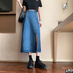 Fisdy - Vintage High-Waisted Long Flared Skirt Rok Denim, Long Flared Skirt, Long Flowing Skirts, Long Flowy Skirt, Vintage Denim Skirt, High Waisted Denim Skirt, Vintage Denim Jeans, Denim Skirt Women, Skirt Maxi