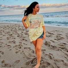 Venice Beach Printed with ink on our Banana (soft yellow) colored Comfort Colors unisex fitted tee. 100% cotton. Size up for an oversized fit! Beach Retro, Small Banana, Soft Yellow, Fitted Tee, Beach Print, Venice Beach, Workout Tee, Comfort Colors, Venice