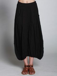 pic 1 Baggy Long Gathered Skirt, Spring Baggy Gathered Skirt, Casual Long Skirt With Side Pockets, Relaxed Fit Black Gathered Skirt, Casual Baggy Midi Skirt, Chic Daywear Maxi Skirt With Pockets, Baggy Long Skirt With Pockets, Chic Maxi Skirt With Pockets For Daywear, Casual Full Maxi Skirt For Daywear