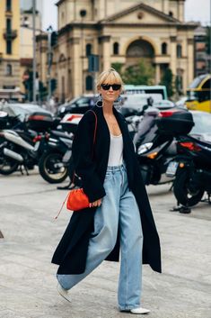 2020 Street Style, Walking Down The Street, Outfit Vintage, Estilo Chic, Women Street, Mode Inspo, Cool Street Fashion