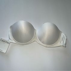 Calvin Klein Bra Women’s 36d White Strapless Underwire Push Up F2712 Straps Calvin Klein Bra, Calvin Klein White, Pretty Lingerie, Bra Women, Womens Calvin Klein, Women's Intimates, Push Up, Calvin Klein, Color White