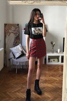 Moda Grunge, Soft Grunge Outfits, Mode Ulzzang, Pleated Skirt Short, Nike Air Jordans, Outfit Jeans, Plaid Mini Skirt, A Skirt, Red Skirts