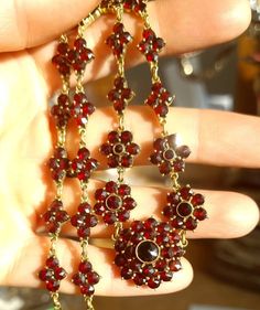 Very beautiful Victorian necklace with Bohemian Garnet rose - Etsy Polska Victorian Garnet Necklace, Victorian Ruby Necklace For Weddings, Victorian Necklace, Vintage Fine Jewelry, Indian Jewelry Sets, Garnet Necklace, Garnet Jewelry, Garnet Stone, Crystal Gems