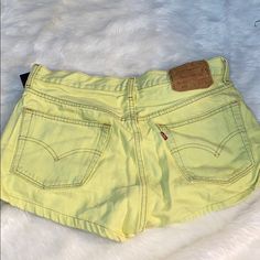 Yellow High Waist Size Small New With Tags Levi's Jean Shorts With Pockets For Spring, Yellow High Rise Casual Shorts, Casual Yellow High Rise Shorts, Levi's Summer Bottoms With Pockets, Summer Levi's Bottoms, Levi's Cotton Summer Bottoms, Levi's Cotton Bottoms For Summer, Levi's Summer Cotton Bottoms, Levi's Summer Jean Shorts For Spring