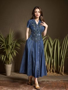 Elluis - Elegant Denim Dress featuring Intricate Waist Embroidery and Stylish Open Collar Design Elegant Short Sleeve Denim Dress, Embroidered Fitted Denim Dress, Elegant Medium Wash Cotton Dress, Embroidered Denim Blue Dress, Fitted Embroidered Denim Dress, Elegant Short Sleeve Denim Blue Dress, Elegant Denim Blue Short Sleeve Dress, Casual Embroidered Fitted Denim Dress, Casual Fitted Embroidered Denim Dress