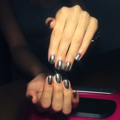 Silver Chrome Gel Nails, Dark Silver Chrome Nails, Dark Gray Chrome Nails, Silver Chrome Nails Short, Dark Chrome Nails Short, Saltburn Nails, Short Silver Chrome Nails, Gunmetal Chrome Nails, Nails On Men