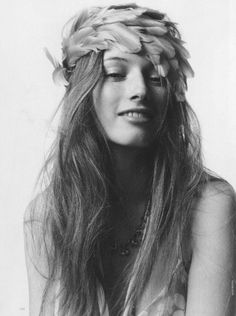 feather head Feather Crown, Feather Headpiece, Boho Feathers, Feather Headdress, Feather Headband, Bohol, Headdress, A Flower, Cute Hairstyles