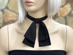 ● Black Bow Tie For Women. ● Custom orders are welcome! ● Material: Faux Silk ● Measurments: Long bow, L24cm/9,4" x H6cm/2.3" & Short bow 20cm/7,8'' x 6cm/2,3" (Strap 55cm and adjustable) Formal Black Choker, Womens Bow Tie, White Rabbit Costumes, Short Bow, Bow Choker, Collar Accessories, Rabbit Costume, Long Bow, Ascot Ties