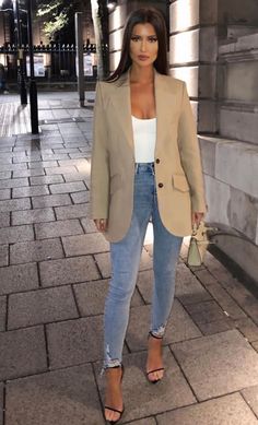 Baddie Date Night, Best Fall Outfits, Mantel Outfit, 2022 Outfits, Mode Tips, Blazer Outfits For Women, Girl Lifestyle, Blazer Outfit