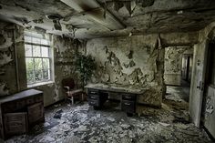 an old room with peeling paint on the walls