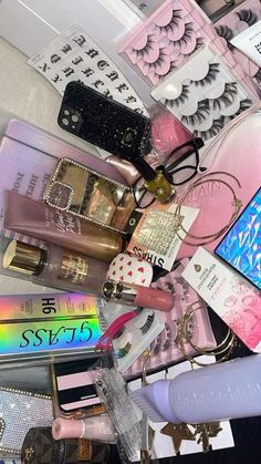 Makeup Collection Goals, Lashes Fake Eyelashes, Images Hello Kitty, Bath N Body Works, Smink Inspiration, Pink Girly Things, Makeup Obsession, Body Makeup, Makeup Items